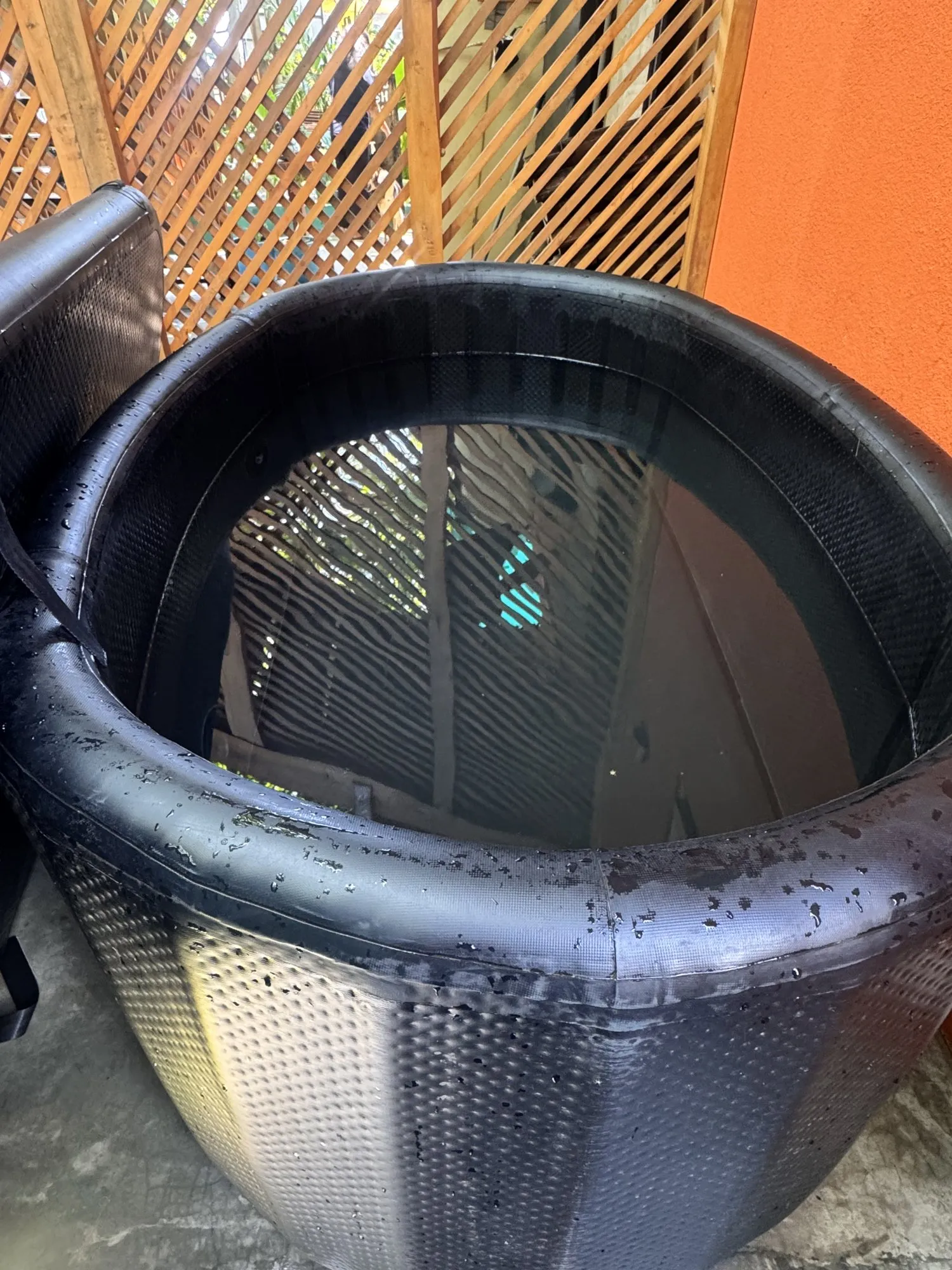 Magnesium bath at Maha Sauna, Hiriketiya